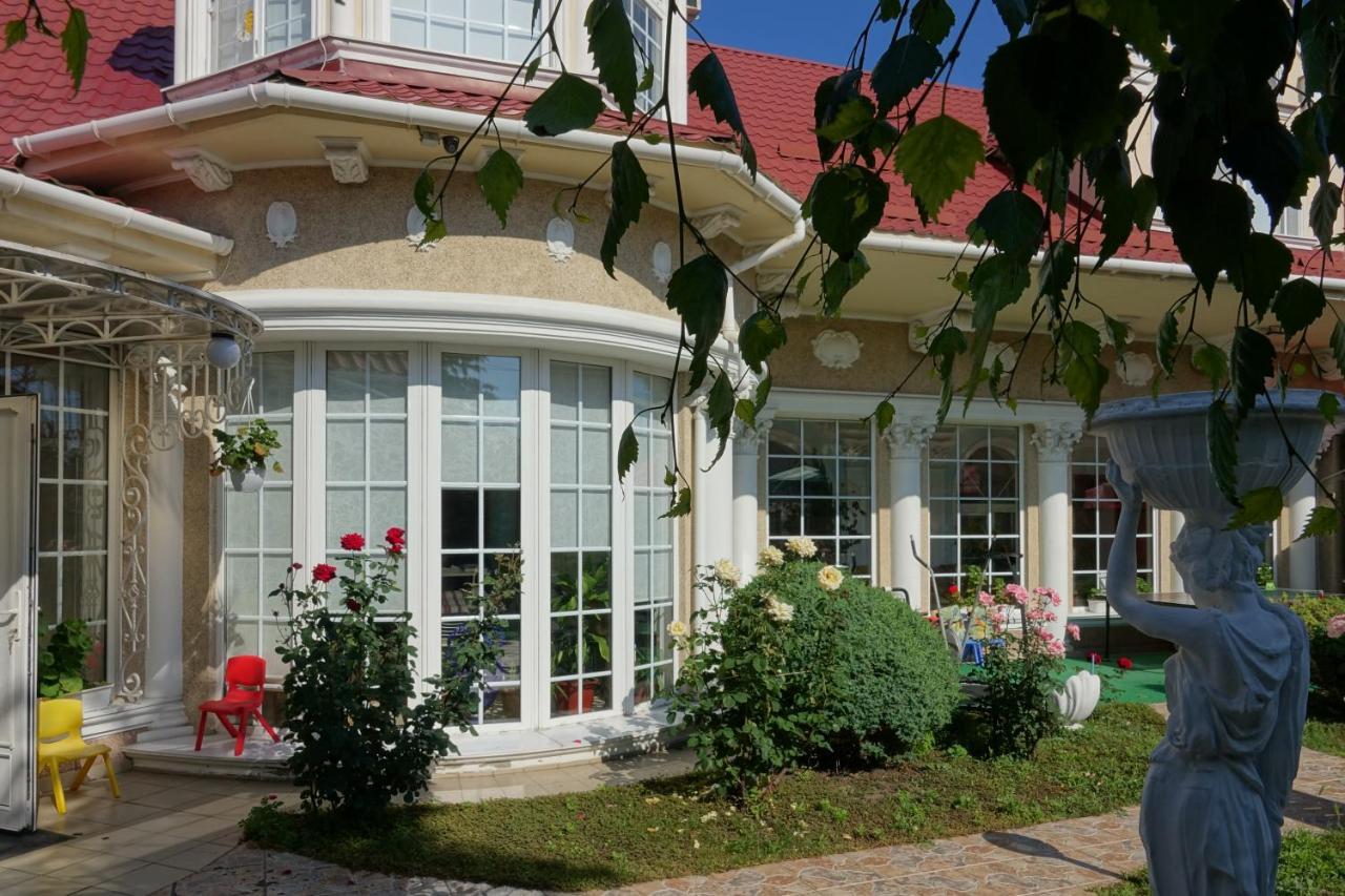White House Apartments Odesa Exterior photo